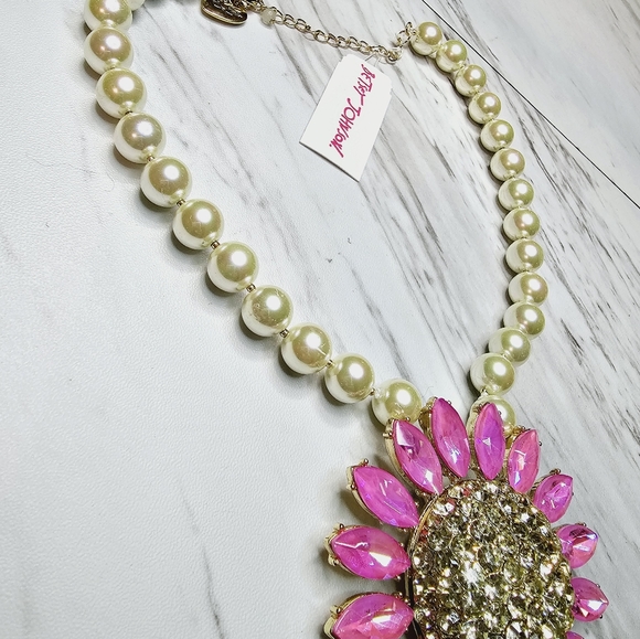 Betsey Johnson Necklace Large Pink Pave Daisy Flower With Faux Pearls & Crystals - Picture 7 of 12